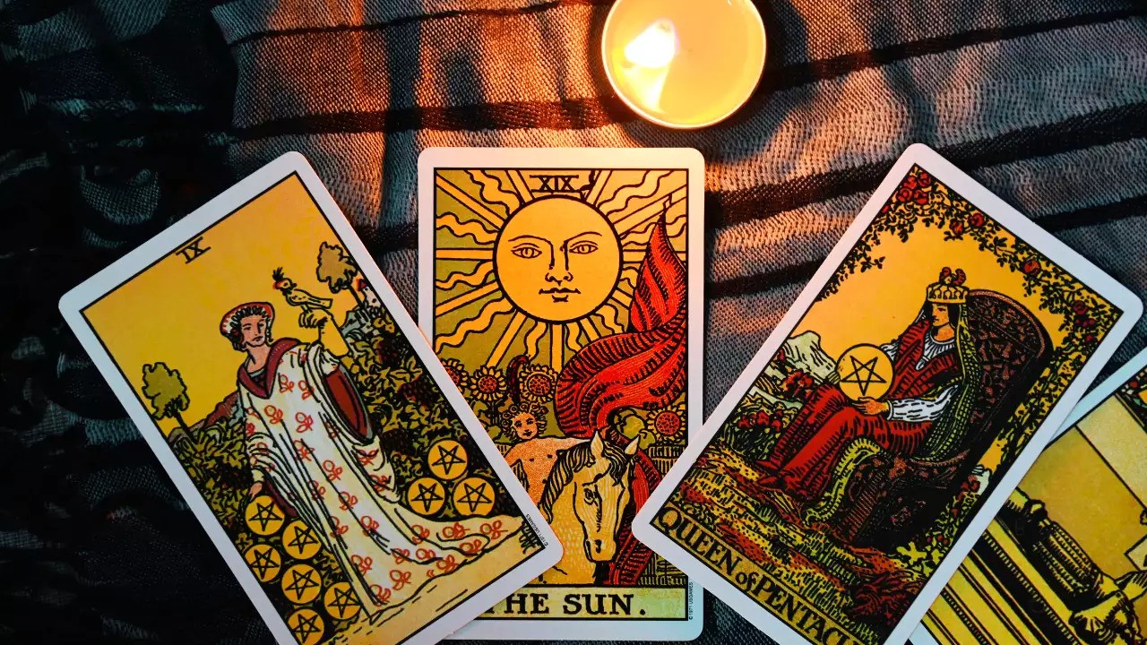 Understanding Tarot Card Divisions: Major and Minor Arcana Explained